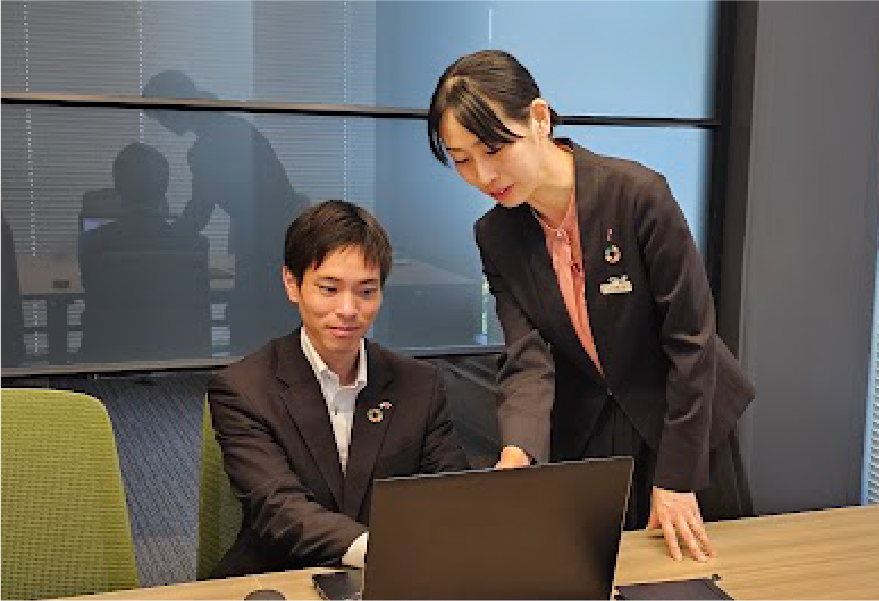 スーツ姿の男性